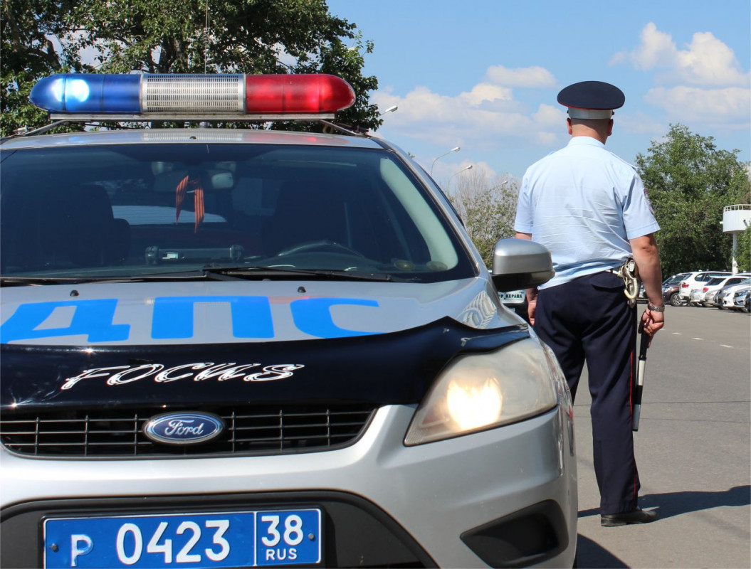Полицейский автомобиль столкнулся с иномаркой в Иркутске