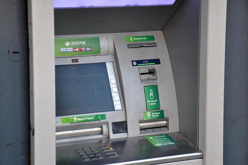 Россиянам ограничат снятие наличных денег в банкоматах, информацию прокомментировал ЦБ