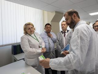 Депутаты ЗС Приангарья побывали на производстве "Фармасинтез" в Иркутске