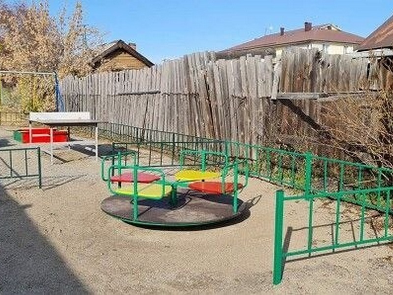 Две детские площадки установят в иркутском предместье Рабочее