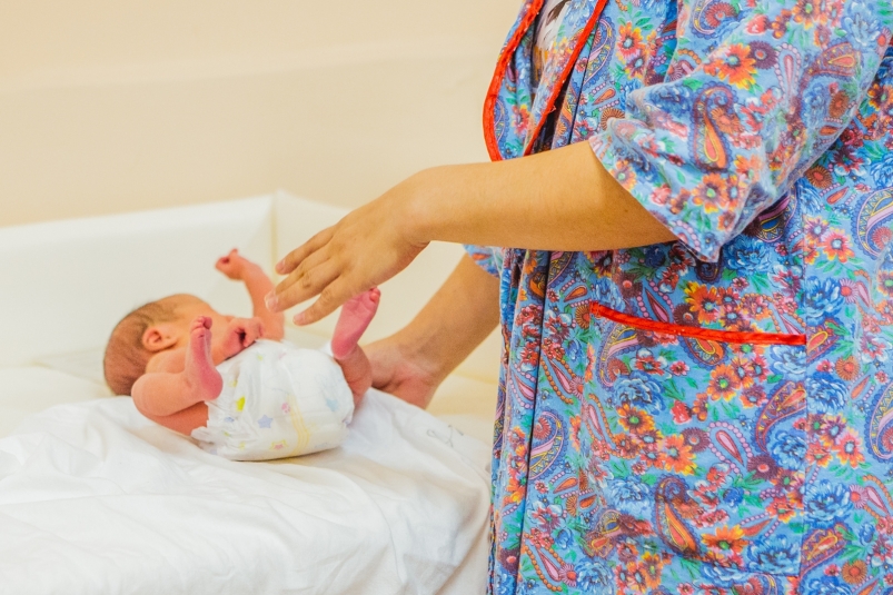 Двухнедельного ребенка с угрозой жизни принудительно госпитализировали в Иркутске