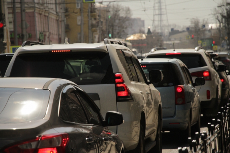 Автомобилисты встали в девятибалльные пробки в Иркутске вечером 25 мая