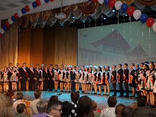 Депутаты Думы Иркутска поздравили школьников с окончанием учебы