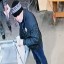 Подозреваемого в краже денег с банковской карты разыскивают в Усолье-Сибирском