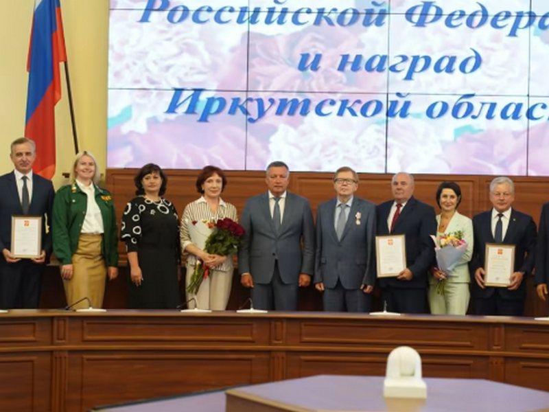 Губернатор Игорь Кобзев вручил жителям региона государственные награды