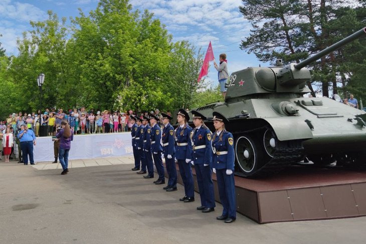 В Саянске установили танк Т-34 и открыли музей Великой Отечественной войны