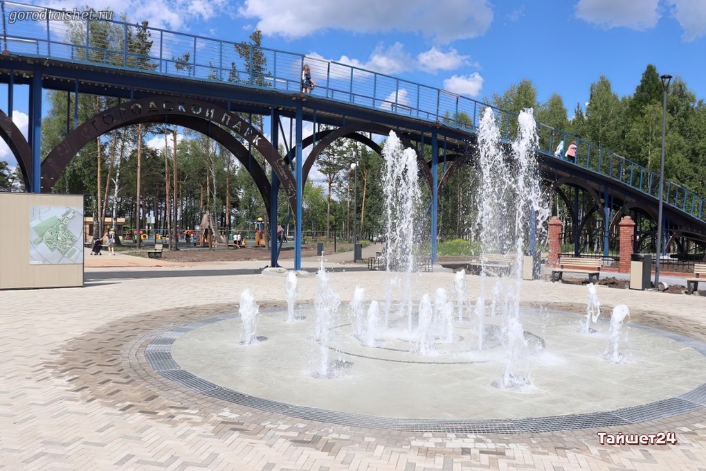 У входа в Тайшетский парк запустили фонтан