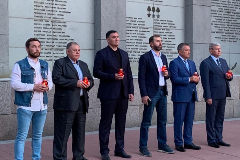 Депутаты Заксобрания Приангарья приняли участие в акции "Огненные картины войны"