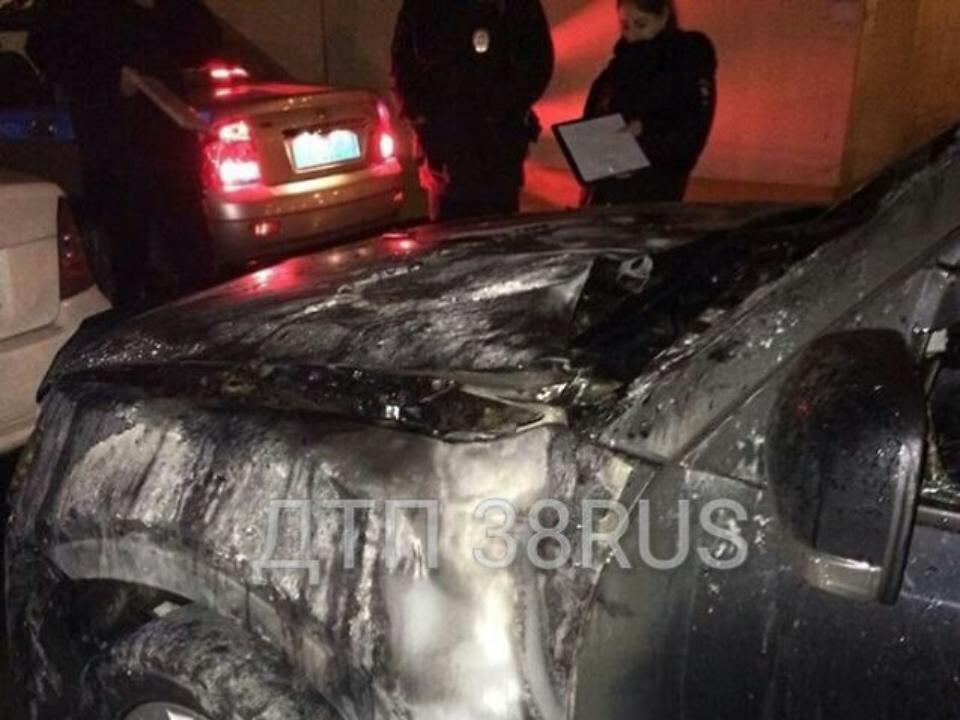 Mitsubishi Pajero сожгли на Байкальской в Иркутске