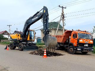 Дорожники Иркутска восстанавливают дорогу на улице Олонской
