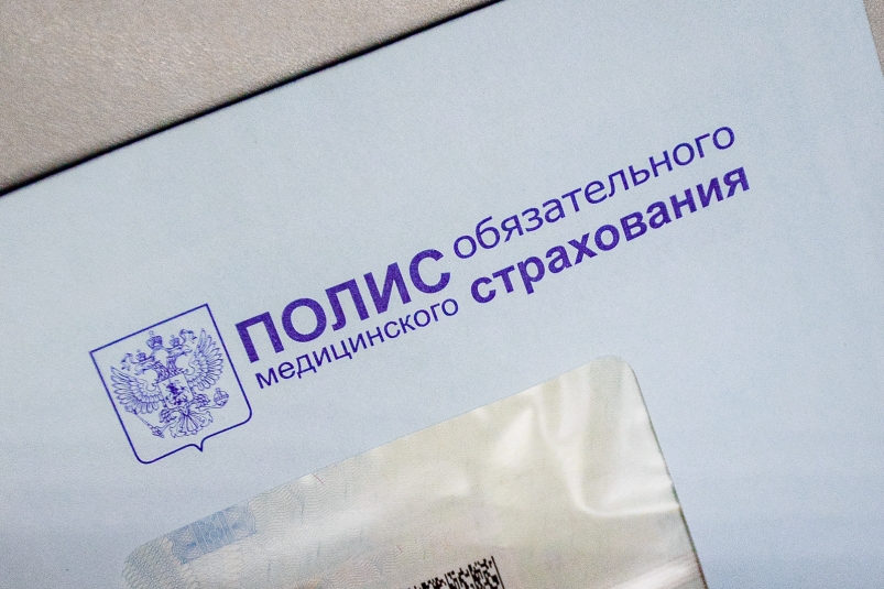 Можно в платных клиниках: россиянам объяснили, как лечиться по полису ОМС
