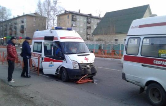 Машина скорой помощи попала в ДТП в Ангарске