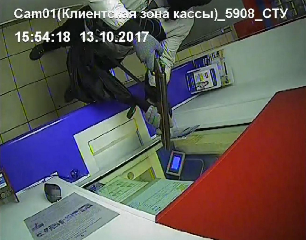 В Иркутске ищут мужчин, напавших на отделение банка и магазин техники