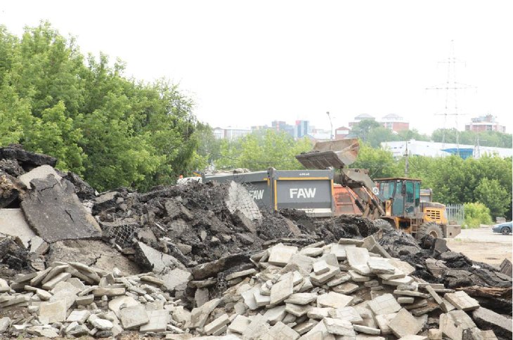 В Иркутске подрядчика обязали убрать строительный мусор на Депутатской