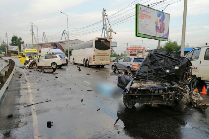Водитель Toyota погиб при столкновении с Mitsubishi на Сурнова утром 30 июня