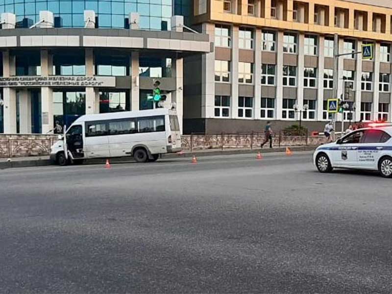 Водитель микроавтобуса сбил иркутянина на пешеходном переходе