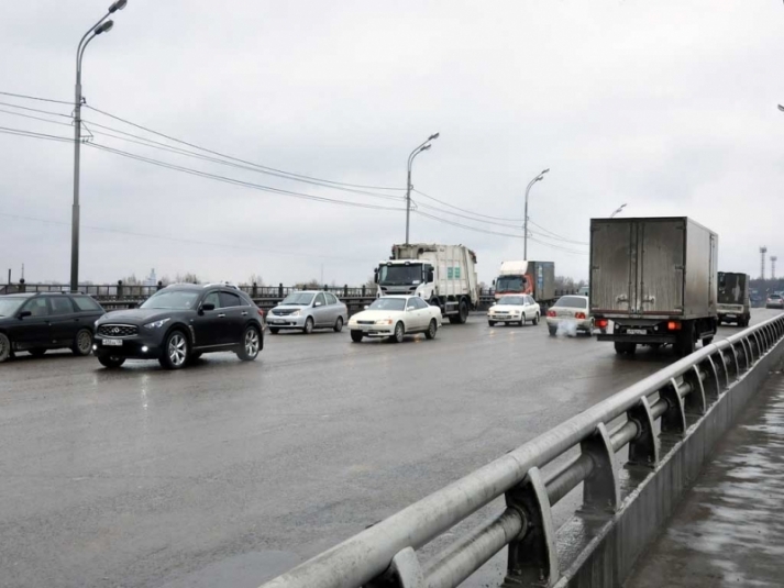 Автомобилисты встали в семибалльные пробки в Иркутске вечером 1 июля
