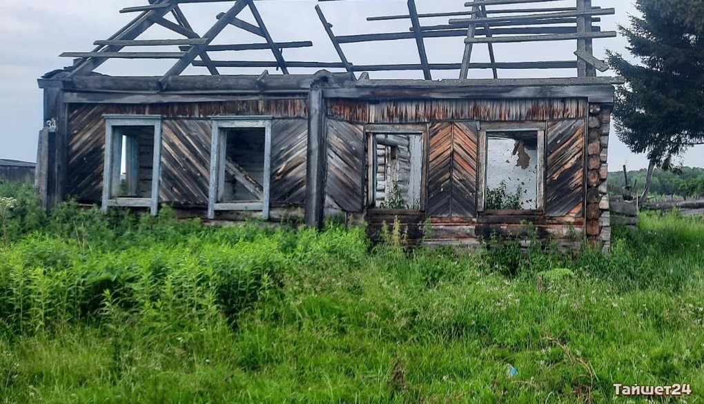В Шиткино 2 июля горел заброшенный дом