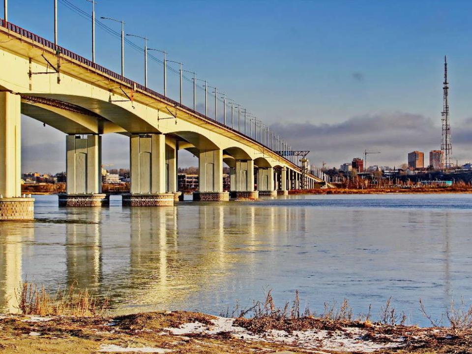 Въезд автотранспорта на Академический мост в Иркутске будет закрыт в эти выходые
