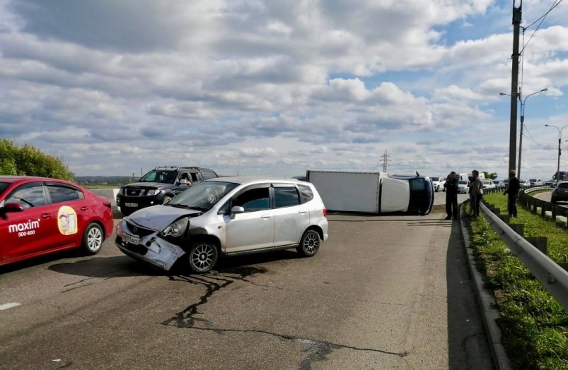 Оба водителя пострадали в ДТП с иномаркой и грузовиком на объездной Ново-Ленино в Иркутске