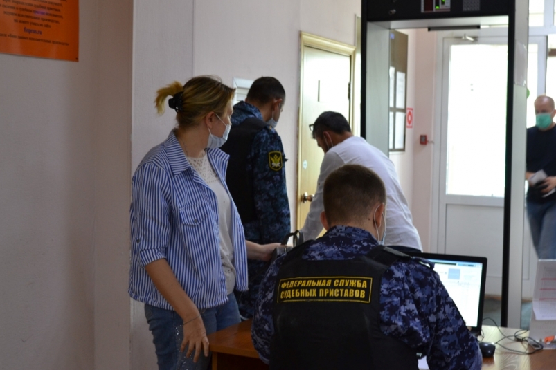 Судебные приставы в Иркутске задержали объявленную в розыск 51-летнюю женщину