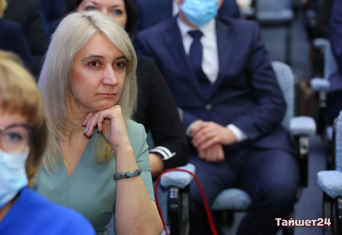 Наталья Дикусарова поздравляет с Днём города Тайшета и Днём металлурга