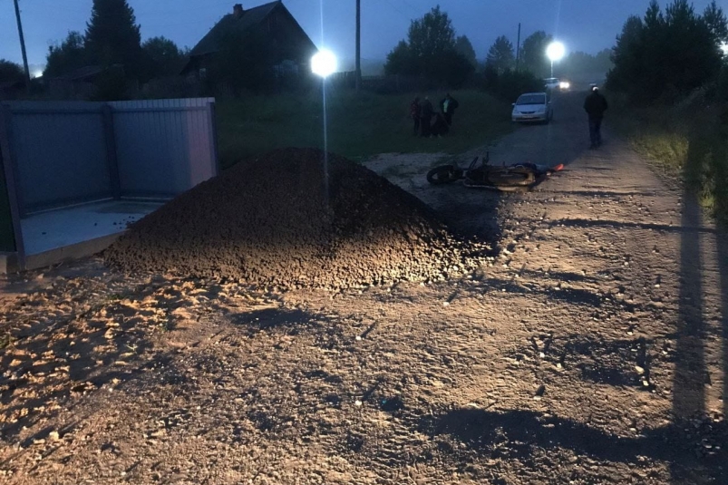 Мотоциклист врезался в кучу гравия и погиб в Нижнеудинском районе Иркутской области