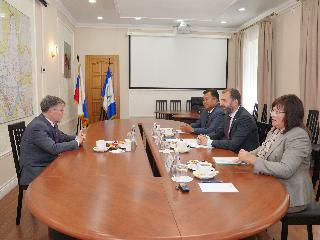 Спикер ЗС Приангарья обсудил сотрудничество с послом России в Монголии
