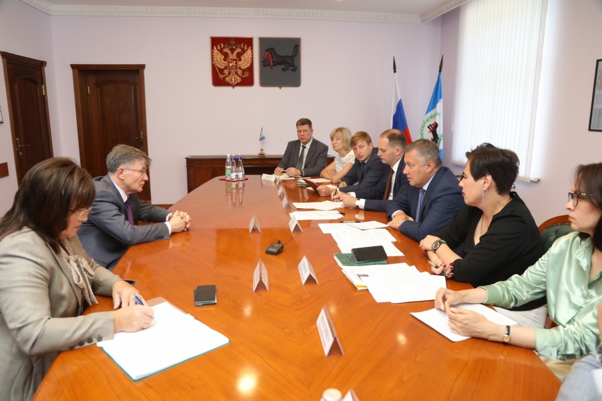 В Иркутске прошла рабочая встреча губернатора Игоря Кобзева с Чрезвычайным и Полномочным Послом РФ в Монголии