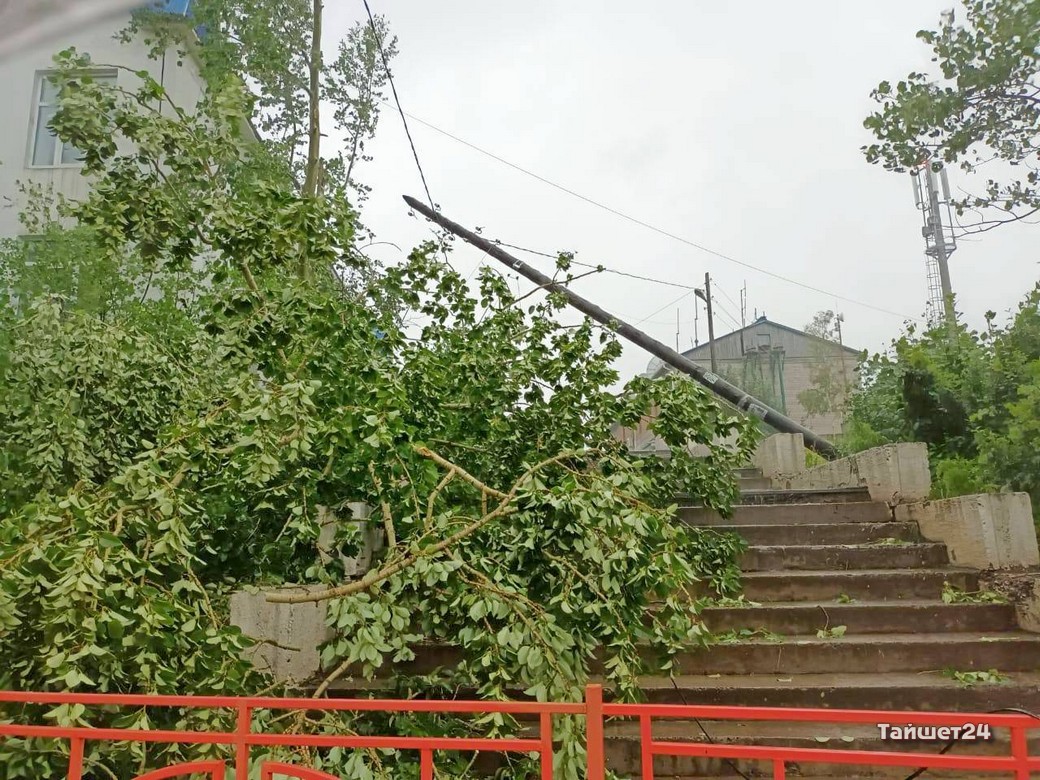 Стихия обрушилась на город Киренск в Иркутской области