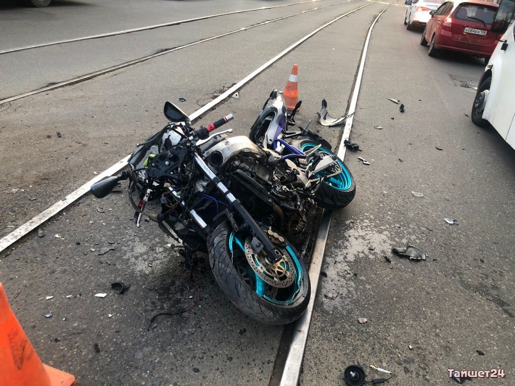 В Иркутске мотоциклист погиб в дорожной аварии, уходя от погони сотрудников ДПС