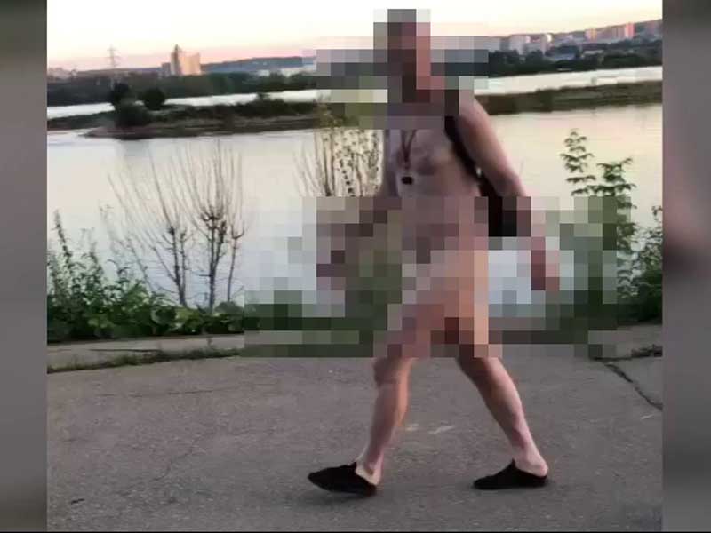 Иркутянина арестовали на восемь суток за прогулку без одежды по набережной