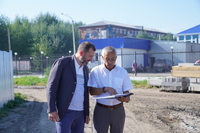 Спикер ЗС Приангарья оценил синхронизацию работ при ремонте дворов в Свирске