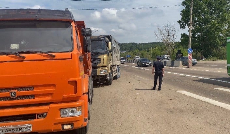 Свыше 700 водителей оштрафовали за нарушение правил перевозки грузов в Иркутске и районе