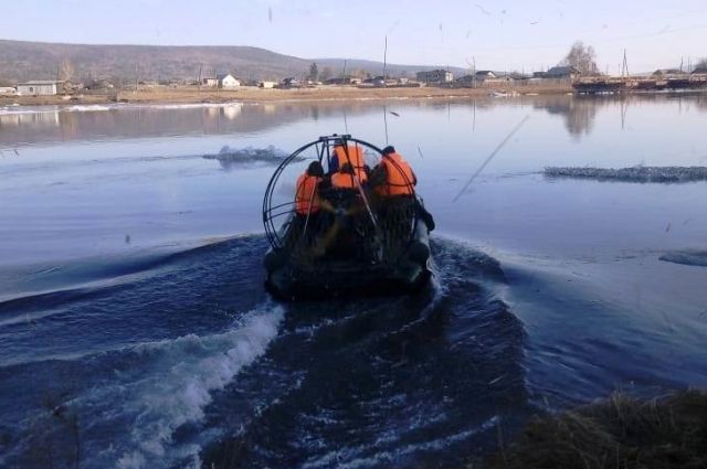 Рыбачка почти час дрейфовала по Усть-Илимскому водохранилищу