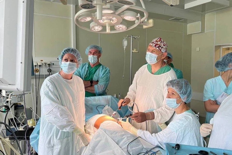 Детский хирург из Иркутска провёл уникальную операцию 10-летней девочке из Уссурийска