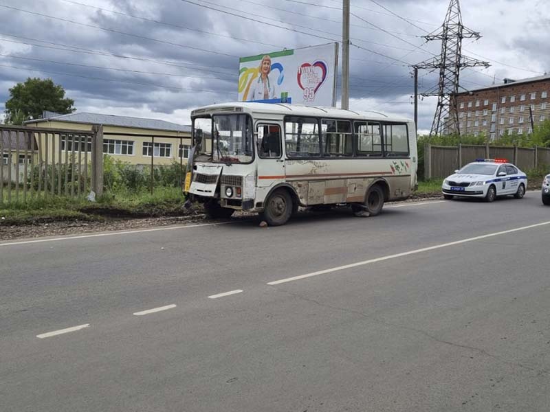 В Тулуне автобус попал в ДТП из-за отказа тормозов