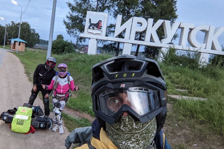По «Зеленой линии» в Иркутске проехали участники экопробега «Москва-Байкал» на моноколесах
