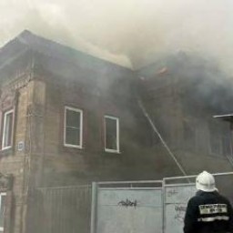 На Иркутске горел один из последних деревянных домов на улице Чехова