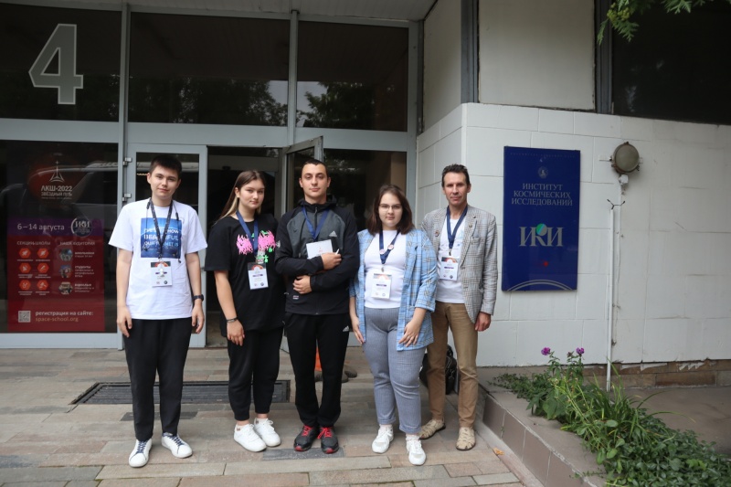 Четверо школьников из Приангарья принимают участие в Летней космической школе в Москве