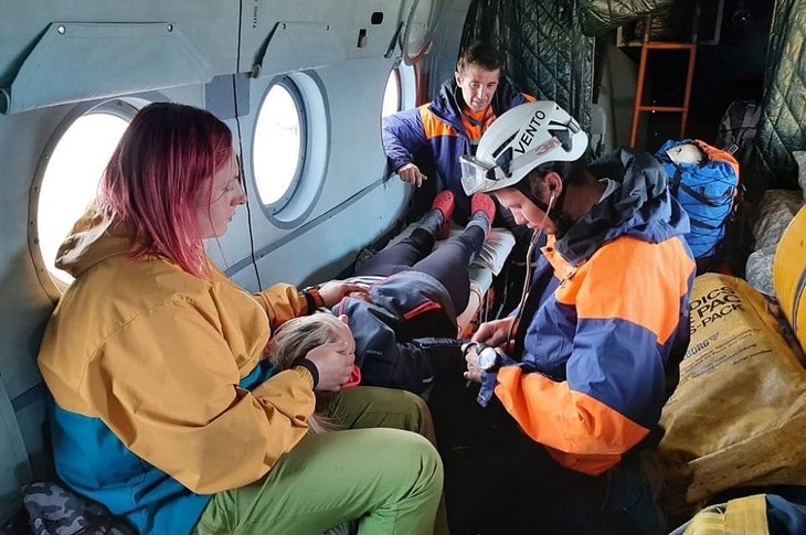 Спасатели на вертолете эвакуировали с Хамар-Дабана туристку с подозрением на аппендицит