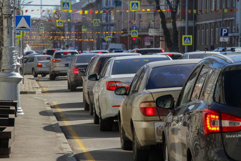 Семибалльные пробки образовались на дорогах Иркутска вечером 11 августа