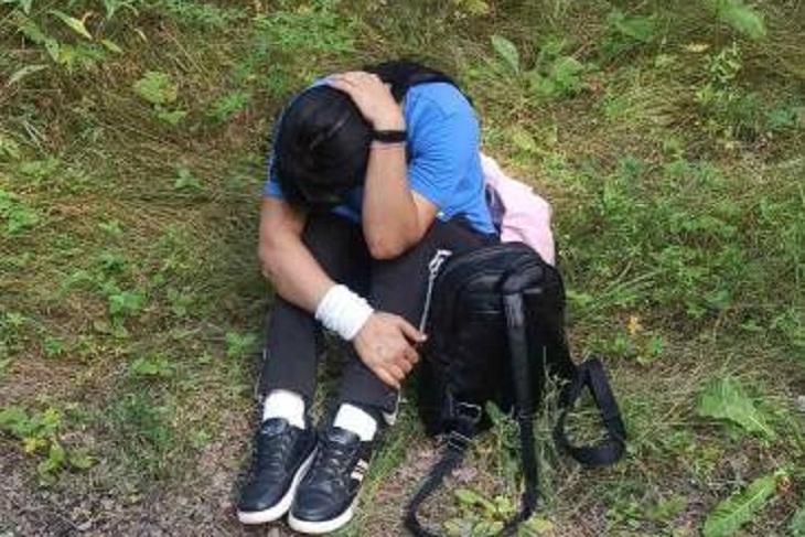 Спасатели вывели из леса на Качугском тракте заблудившуюся девушку