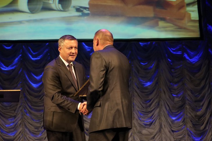 Губернатор Иркутской области вручил награды заслуженным строителям