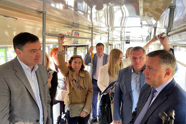 Игорь Кобзев и Руслан Болотов проехали в трамвае от Волжской до Центрального рынка