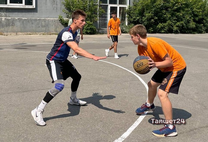 Всероссийские соревнования по баскетболу «Оранжевый мяч» прошли в Иркутске в День физкультурника