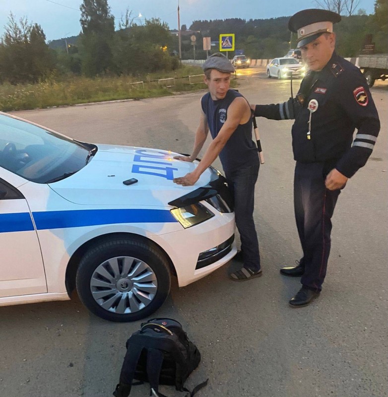 В Иркутске сотрудники ГИБДД задержали нарушителя ПДД, переносившего в рюкзаке наркотики в крупном размере