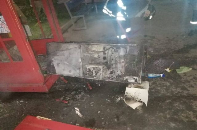Неизвестный поджог уличный кофейный автомат в Иркутске