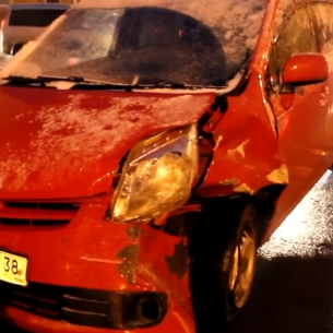 В Иркутске пьяная пенсионерка за рулем повредила ограждение, светофор и две машины