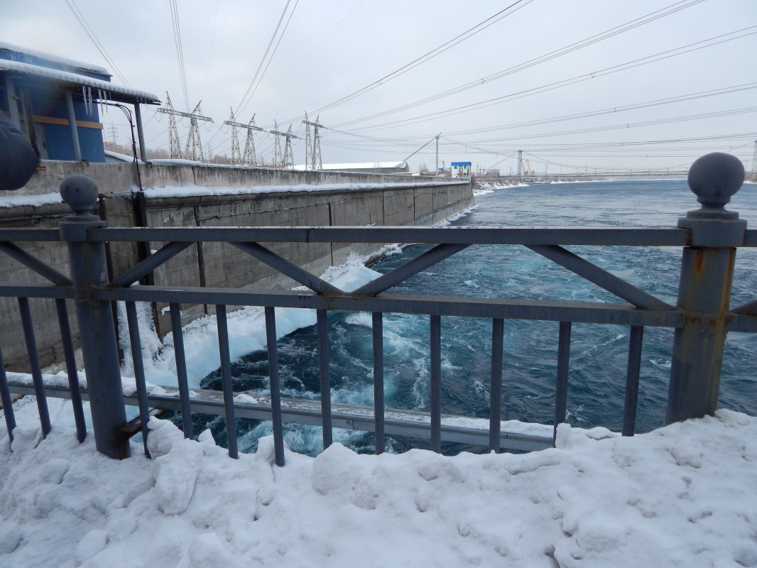 Грузовикам запретят ездить по плотине ГЭС в Иркутске